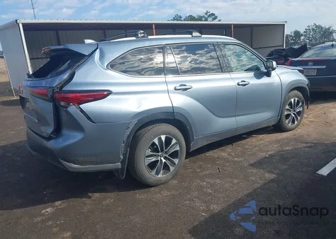 2022 Toyota Highlander Xle z USA, uszkodzony, nr VIN 5TDGZRAH2NS092326
